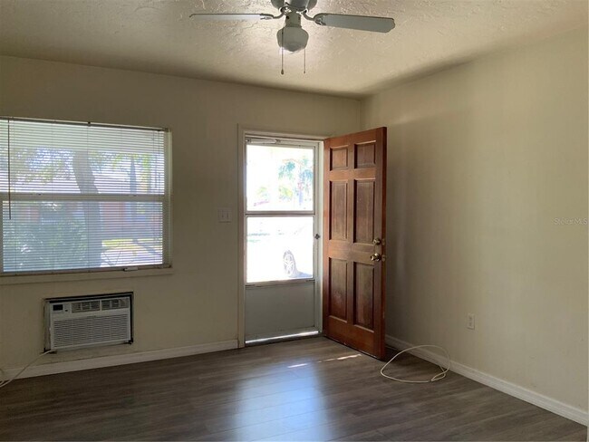 Building Photo - 10825 Navajo Dr