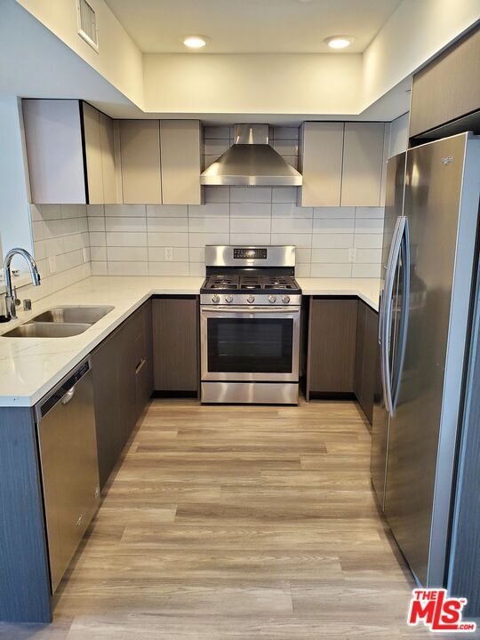 Foto del edificio - 5030 Rosewood Ave