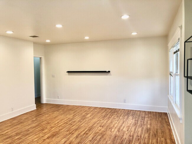 Building Photo - 2908 Pasadena Ave
