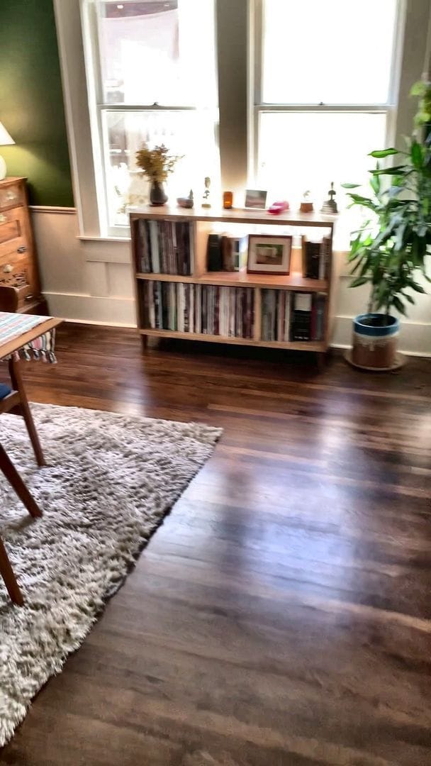 Foto del edificio - Cozy 2 Bed, 2 Bath Single-Level Home with Sunroom & Fenced Yard