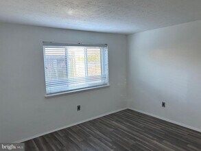 Building Photo - 12405 Hickory Tree Way