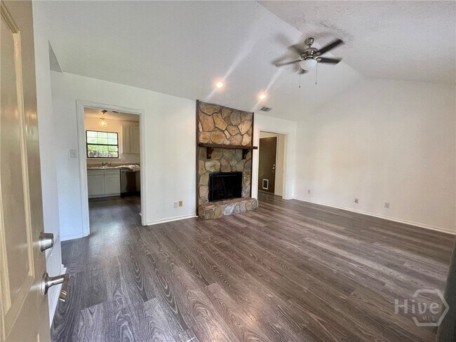 Foto del edificio - 18 Rivers Bend Dr