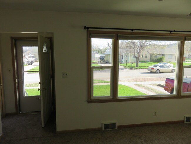 Entry - 512 Meade St