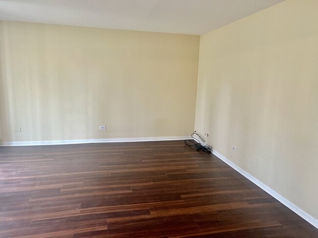 Building Photo - 1440 N Evergreen Ave