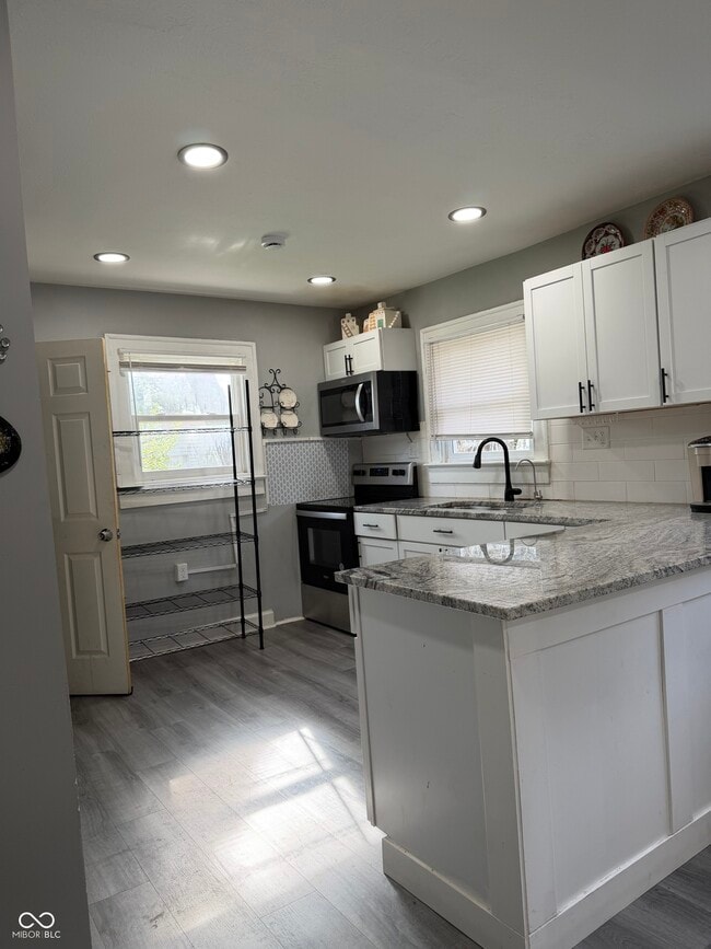 Building Photo - 1409 N Warman Ave