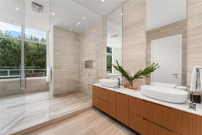 Foto del edificio - 4701 Meridian Ave