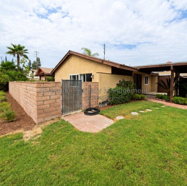 Foto del edificio - 5025 Pearblossom Dr