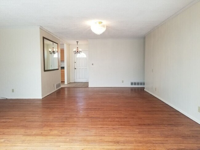 Living Area - 3404 Dellwood Ct NE