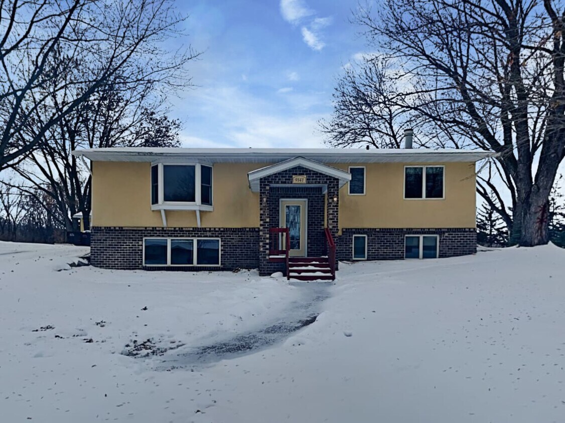 Primary Photo - 9141 Oakwood Rd
