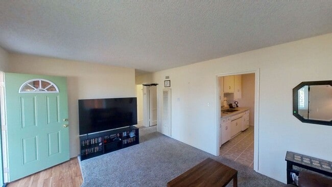 Building Photo - Price Reduction!! Sweet 3 Bed 1 Bath Home ...