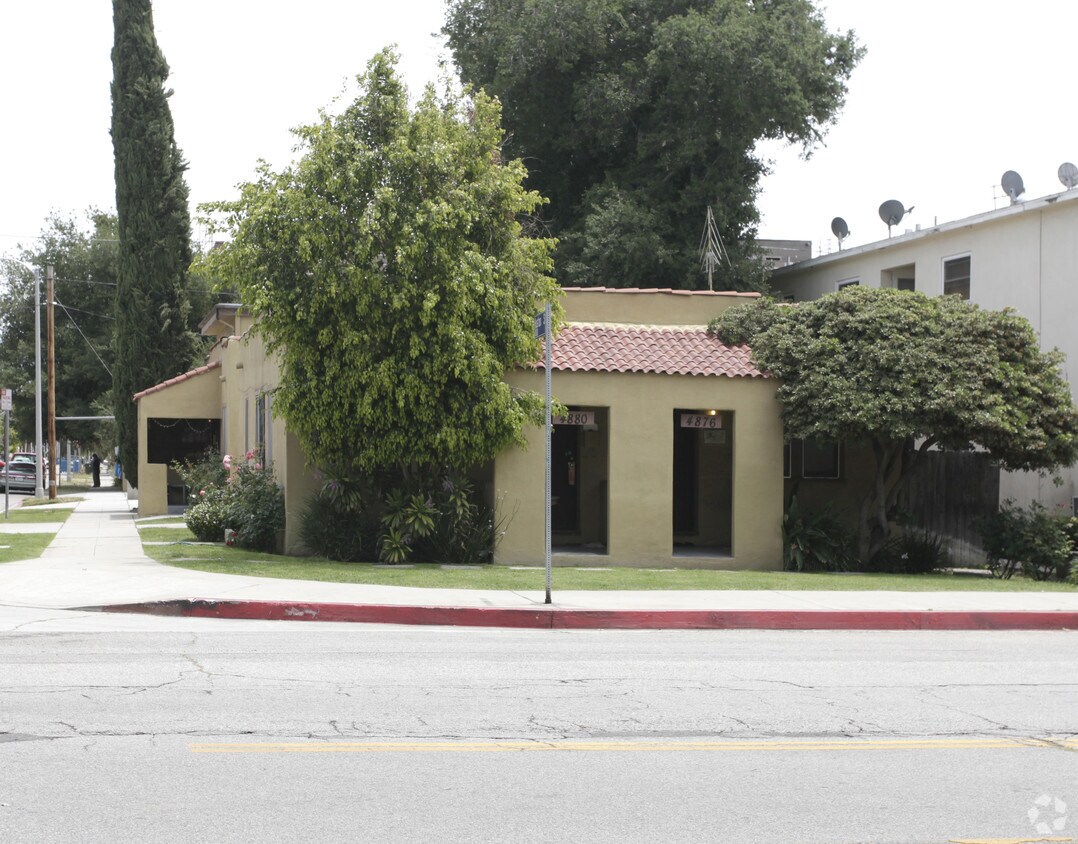 Building Photo - 4876-4880 Tujunga Ave