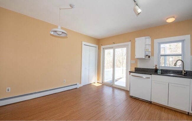 Building Photo - 58 Hollis St