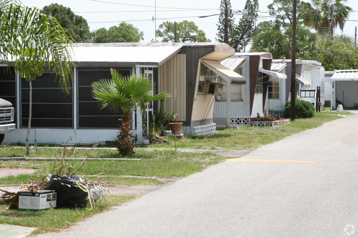 Primary Photo - Trade Winds Mobile Home Court
