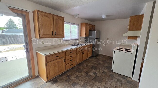 Foto del edificio - 1044 Maple Dr