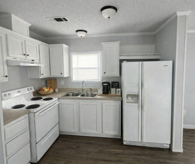 Building Photo - 2224 Chicago Cubs St