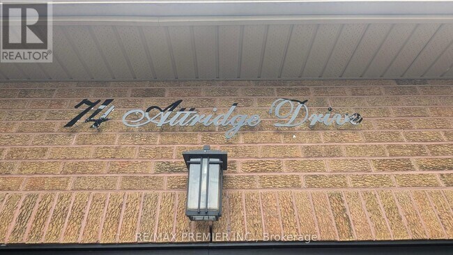 Photo du bâtiment - 74 Attridge Dr