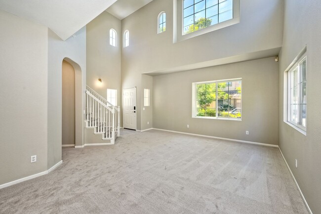 Building Photo - Beautiful Remodeled Detached 3 Bedroom House!