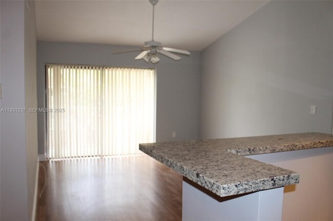 Foto del edificio - 7135 NW 179th St