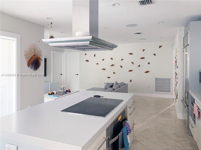 Building Photo - 614 San Juan Dr