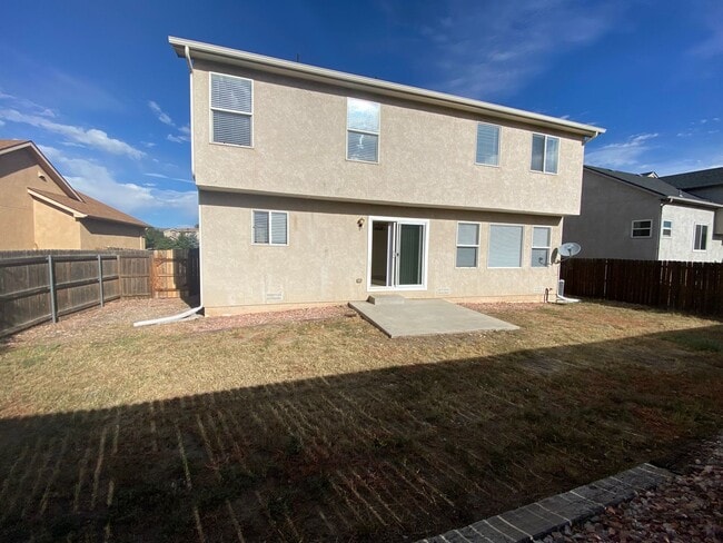 Building Photo - 3 Bedroom 2 Story in Millers Crossing