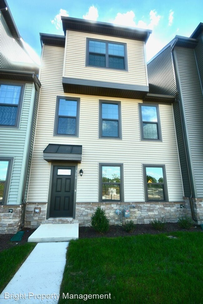 Building Photo - 4 br, 3.5 bath House - 306 E. Green St