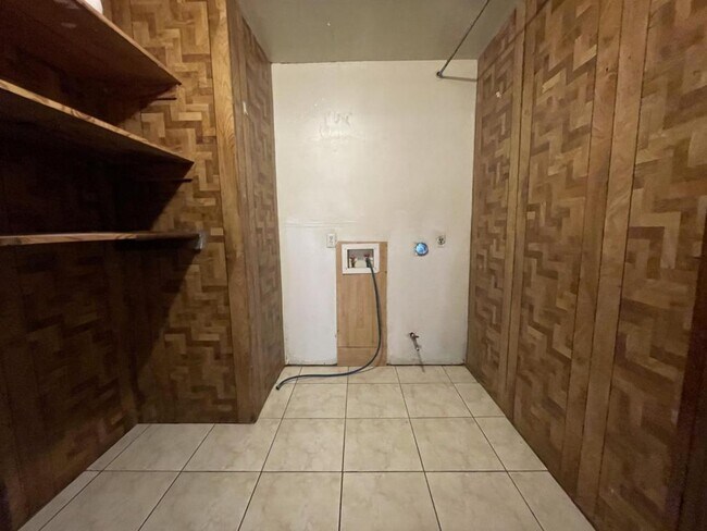 Building Photo - 3057 Sorbonne Dr