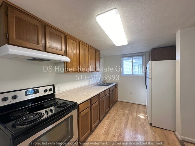 Building Photo - Fantastic 3 bedroom 1 bath with fenced yard!