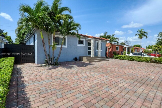 Foto del edificio - 4730 NW 4th Terrace