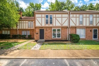 Building Photo - 749 Pleasant St
