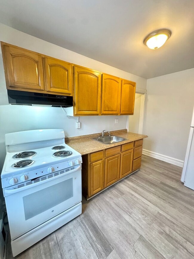 Building Photo - 924 W Turner St