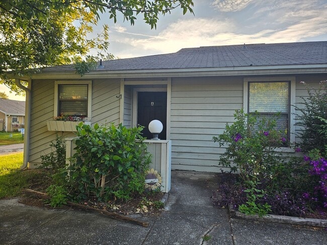 $1150 - 2/2 -Jefferson Square - Updated Unit! - $1150 - 2/2 -Jefferson Square - Updated Unit! Apartment