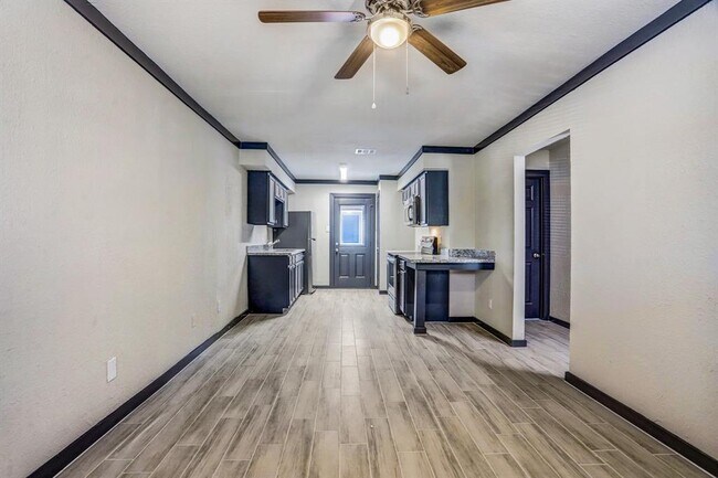 Building Photo - 7630 Lavender St
