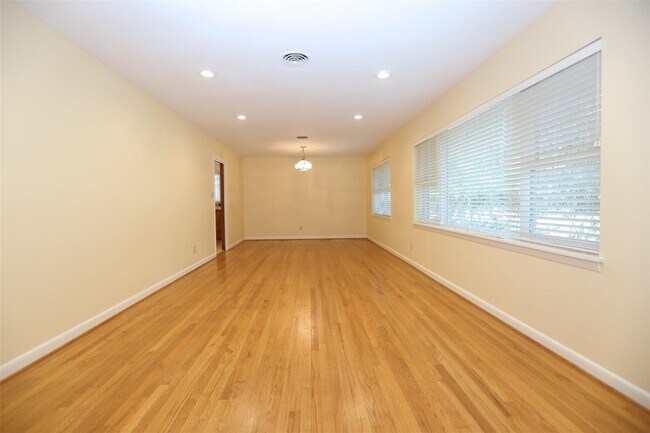 Foto del edificio - 3535 Durhill St