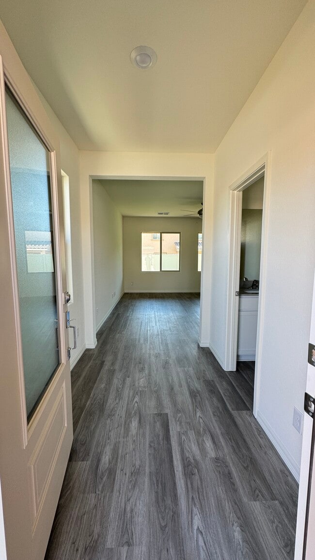 Foto del edificio - 1659 Luna Clf Ave