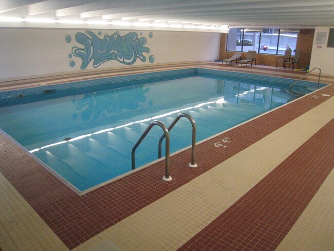 La piscine d'eau salée de 250 Heath's est à une température constante de 82F - 250 Heath