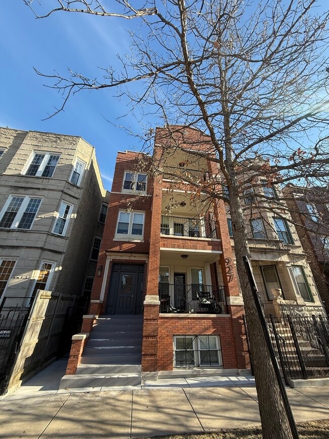 Building Photo - 927 N Mozart St