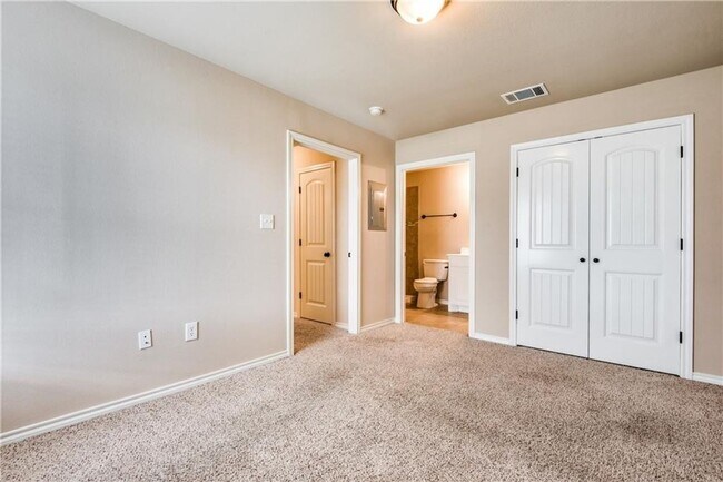 Foto del edificio - Come view this beautiful duplex!