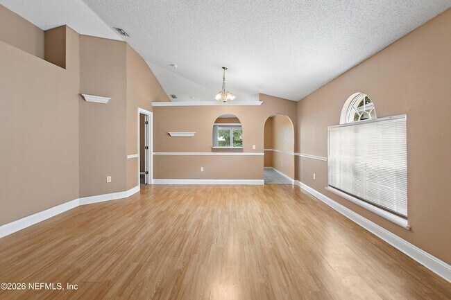 Foto del edificio - 7323 Lawn Tennis Ln