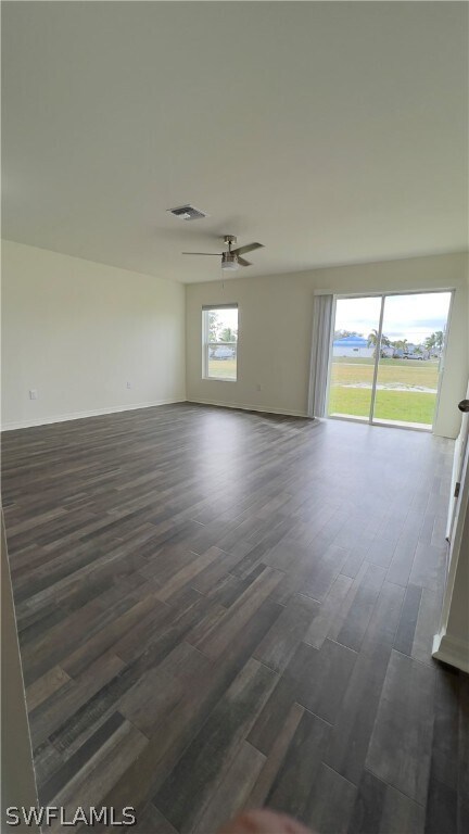 Foto del edificio - 2426 Santa Barbara Blvd N