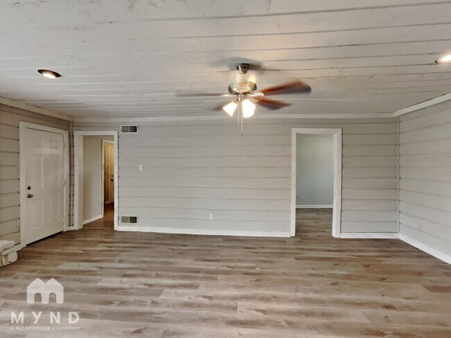 Building Photo - 3984 Lacewood Dr