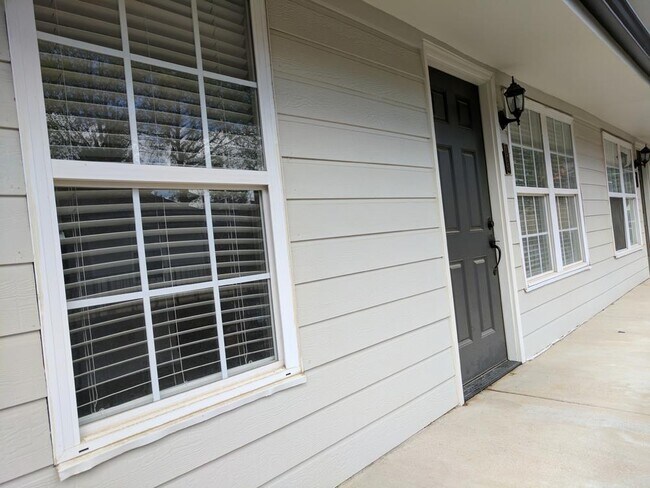 Foto del edificio - 1802 Jackson Ave W