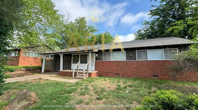 Building Photo - 3 BED/1 BATH HOME CLOSE TO TINKER! AVAILAB...