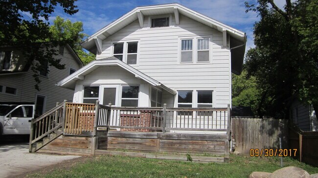 Foto del edificio - 719 Douglas Ave