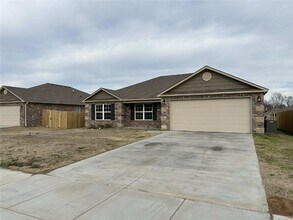 Building Photo - 6801 SW Pilgrim Rd