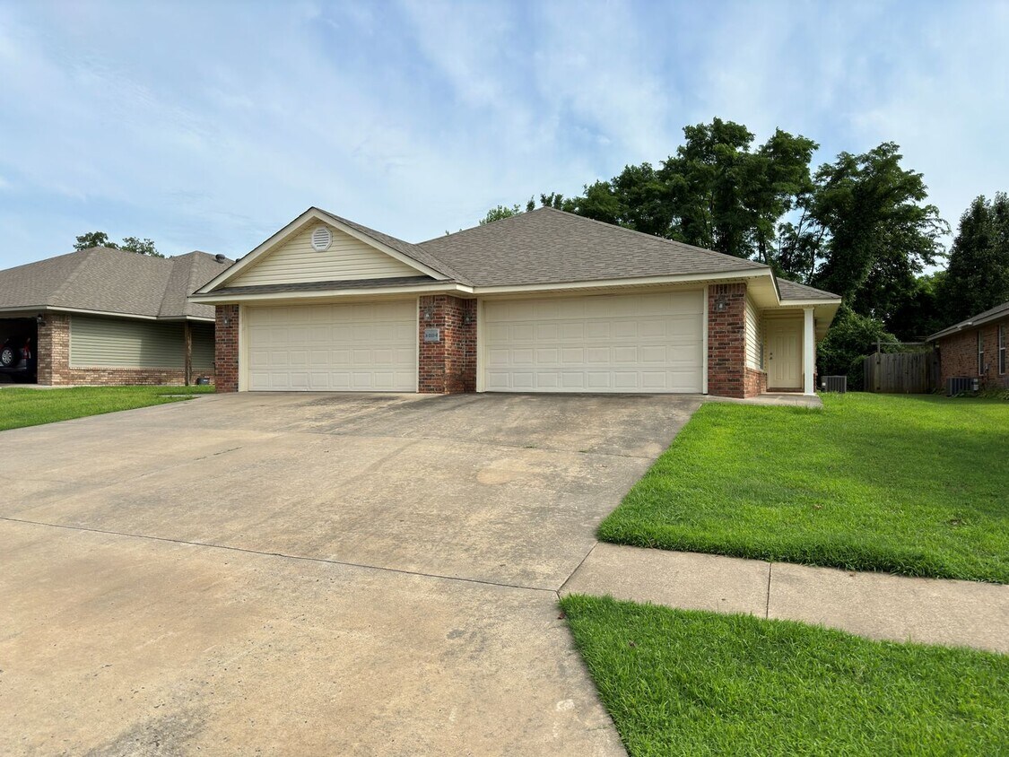 Foto del edificio - 2115 Plum Creek Ln