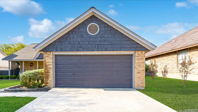 Building Photo - "Charming 2-Bed Oasis with Granite Touches in Schertz - Your Cozy Retreat Awaits!"