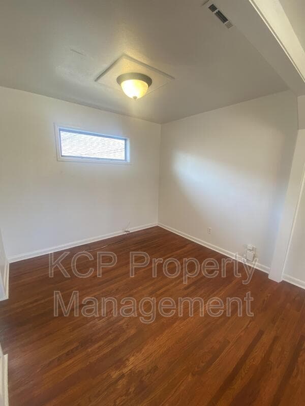 Building Photo - 323 N 13th St
