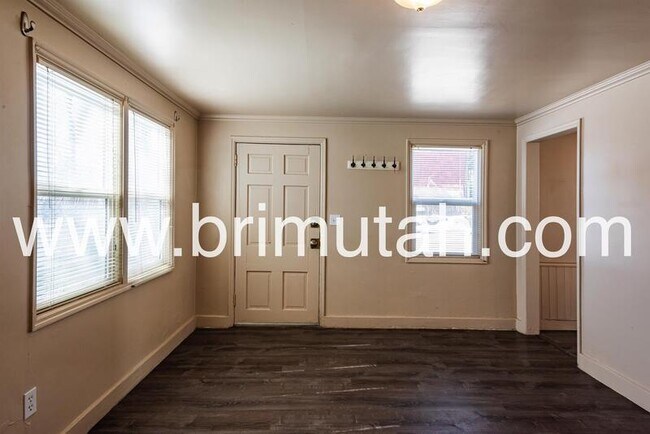 Building Photo - 122 1/2 Girard Avenue - 3