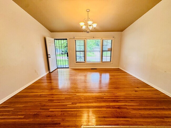 Foto del edificio - 5519 N Garrison Pl