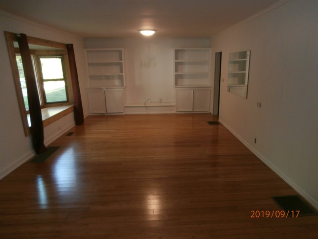 Building Photo - 202 E Dodds St